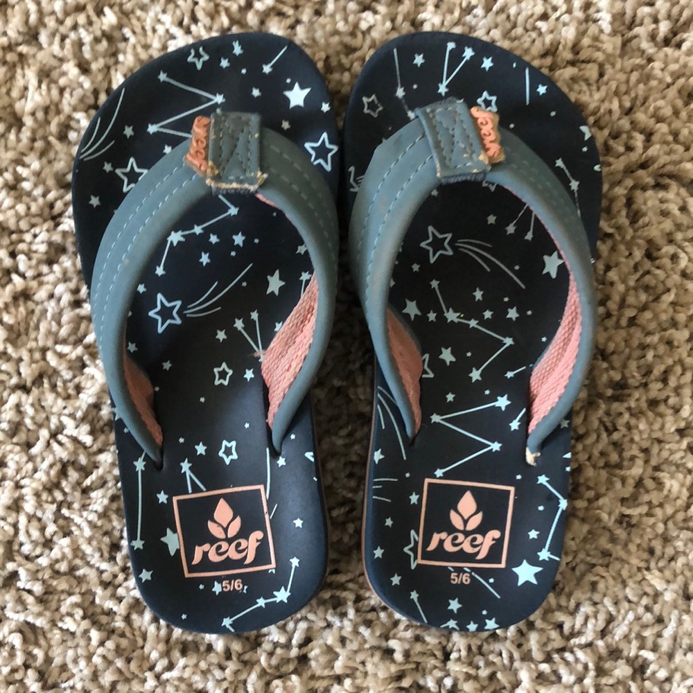 Little girls reef flip flops shoes size 5/6
